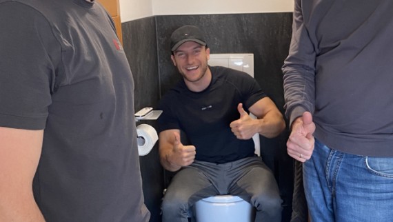 Sascha Huber hat sich für ein neues WC entschieden: Ein Geberit AquaClean Mera. (c) Sascha Huber