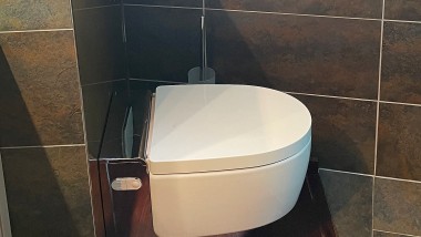Das neue Geberit AquaClean Dusch-WC im Badezimmer von Frau Fabjan. (c) Irma Fabjan