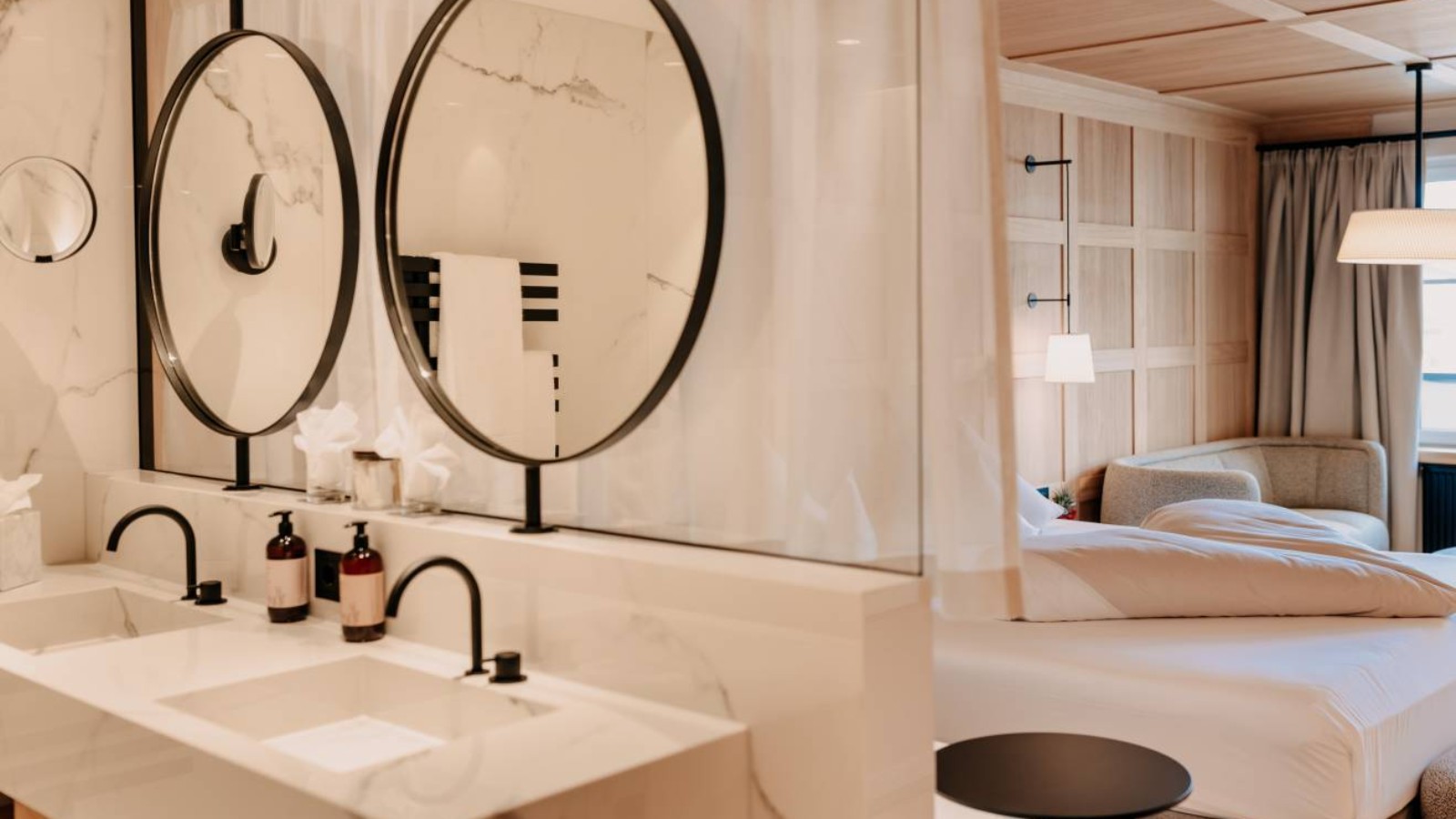 Bei der Ausstattung der Zimmer wird auf höchste Qualität und Komfort großen Wert gelegt. Zuletzt wurden alle 28 Zimmer im Schmuckkastl renoviert. (c) Naturhotel Forsthofgut Leogang Bei der Ausstattung der Zimmer wird auf höchste Qualität und Komfort großen Wert gelegt. Zuletzt wurden alle 28 Zimmer im Schmuckkastl renoviert. (c) Naturhotel Forsthofgut Leogang