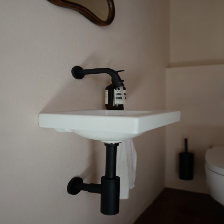 Dezente Farben und Formen formen den Charakter der stilvollen Räume im Haus am Hof.