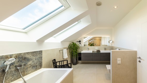 Blick in das frisch renovierte Badezimmer Blick in das frisch renovierte Badezimmer