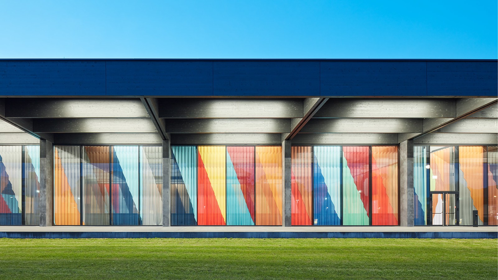 800 Meter Stoffbahnen misst die «innere Fassade» der Kepler Hall. ((c) Geberit / Bruno Klomfar) 800 Meter Stoffbahnen misst die «innere Fassade» der Kepler Hall. ((c) Geberit / Bruno Klomfar)