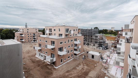 Im Inneren der umliegenden Randbebauung werden rund um die fünf Stadtvillen Themenhöfe und Gemeinschaftsgärten angelegt. © Tobias Singer Im Inneren der umliegenden Randbebauung werden rund um die fünf Stadtvillen Themenhöfe und Gemeinschaftsgärten angelegt. © Tobias Singer