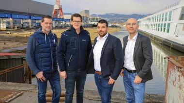Teamwork: das Team von Geberit steht den Mitarbeitenden der ÖSWAG beratend zur Seite. V.l.n.r. Manfred Priesching/Geberit, Manuel Zoidl/ÖSWAG, Christoph Sorgner/Geberit, Michael Windisch/Geberit. Fotos Geberit/Gregor Hartl