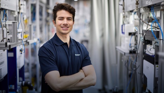 Lehrling in Produktion Lehrling in Produktion