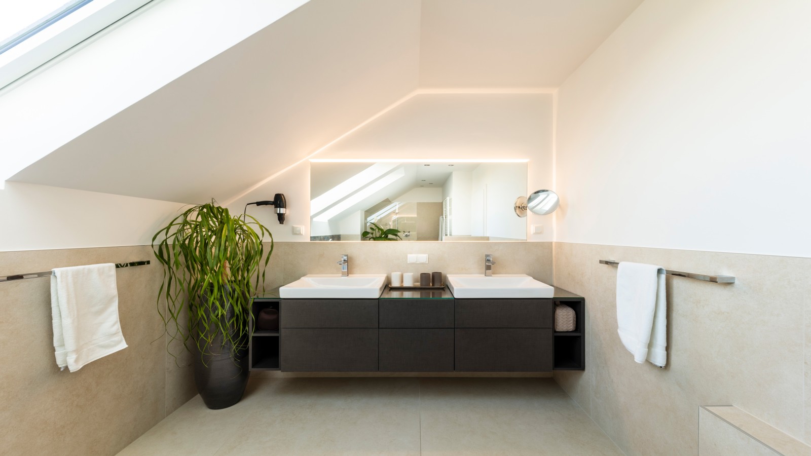 Waschplatz von Geberit nach der Renovierung Waschplatz von Geberit nach der Renovierung