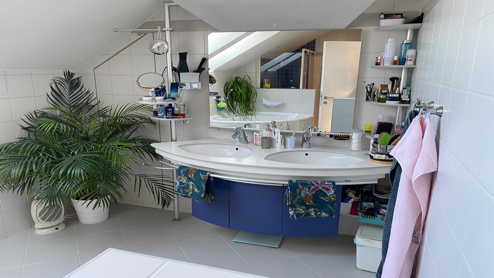 Badrenovierung mit Geberit (vorher) Badrenovierung mit Geberit (vorher)