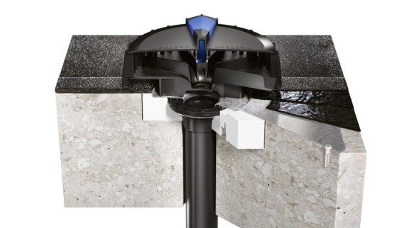 Geberit Pluvia Einlauf auf Betondach mit Bitumen als wasserführende Ebene Geberit Pluvia Einlauf auf Betondach mit Bitumen als wasserführende Ebene