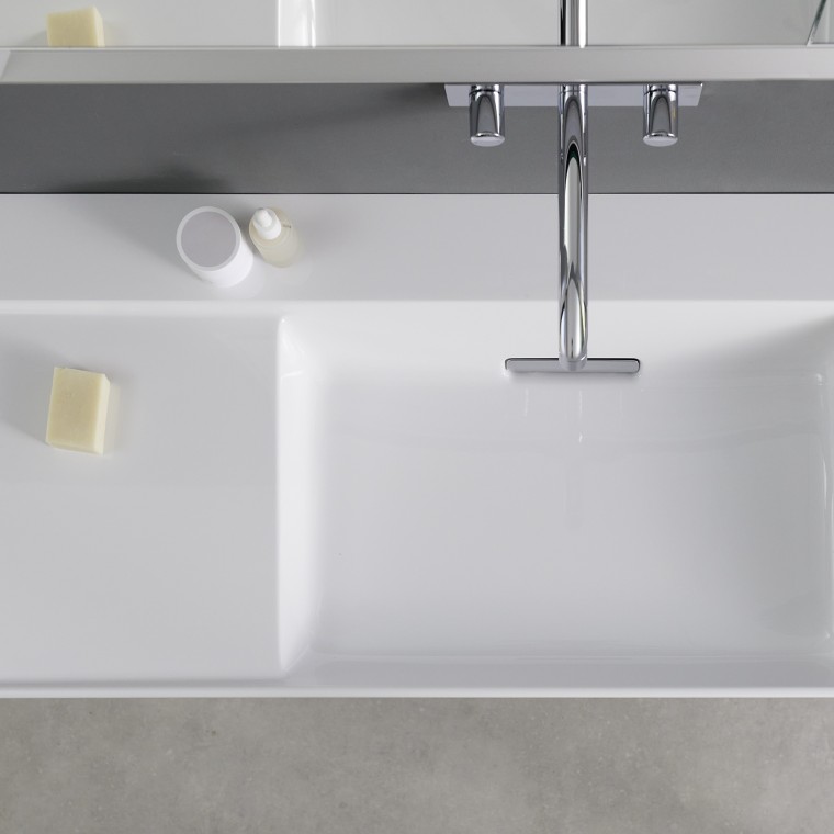 Geberit ONE Waschtisch mit asymmetrischer Ablage seitlich Geberit ONE Waschtisch mit asymmetrischer Ablage seitlich
