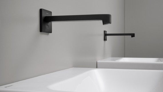 Wandarmatur Brenta in Schwarz matt (© Geberit)