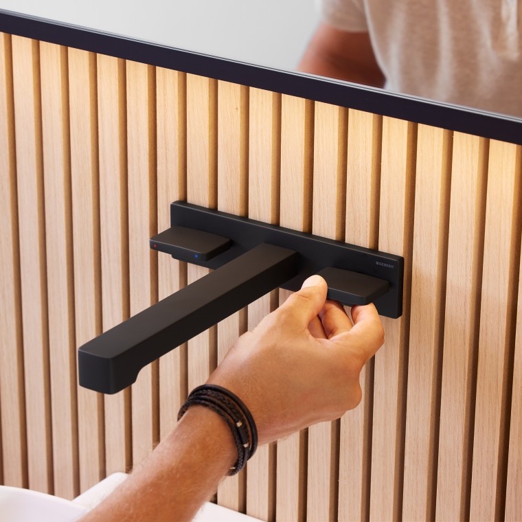 Geberit ONE Wandarmatur in Schwarz matt (© Geberit) Geberit ONE Wandarmatur in Schwarz matt (© Geberit)