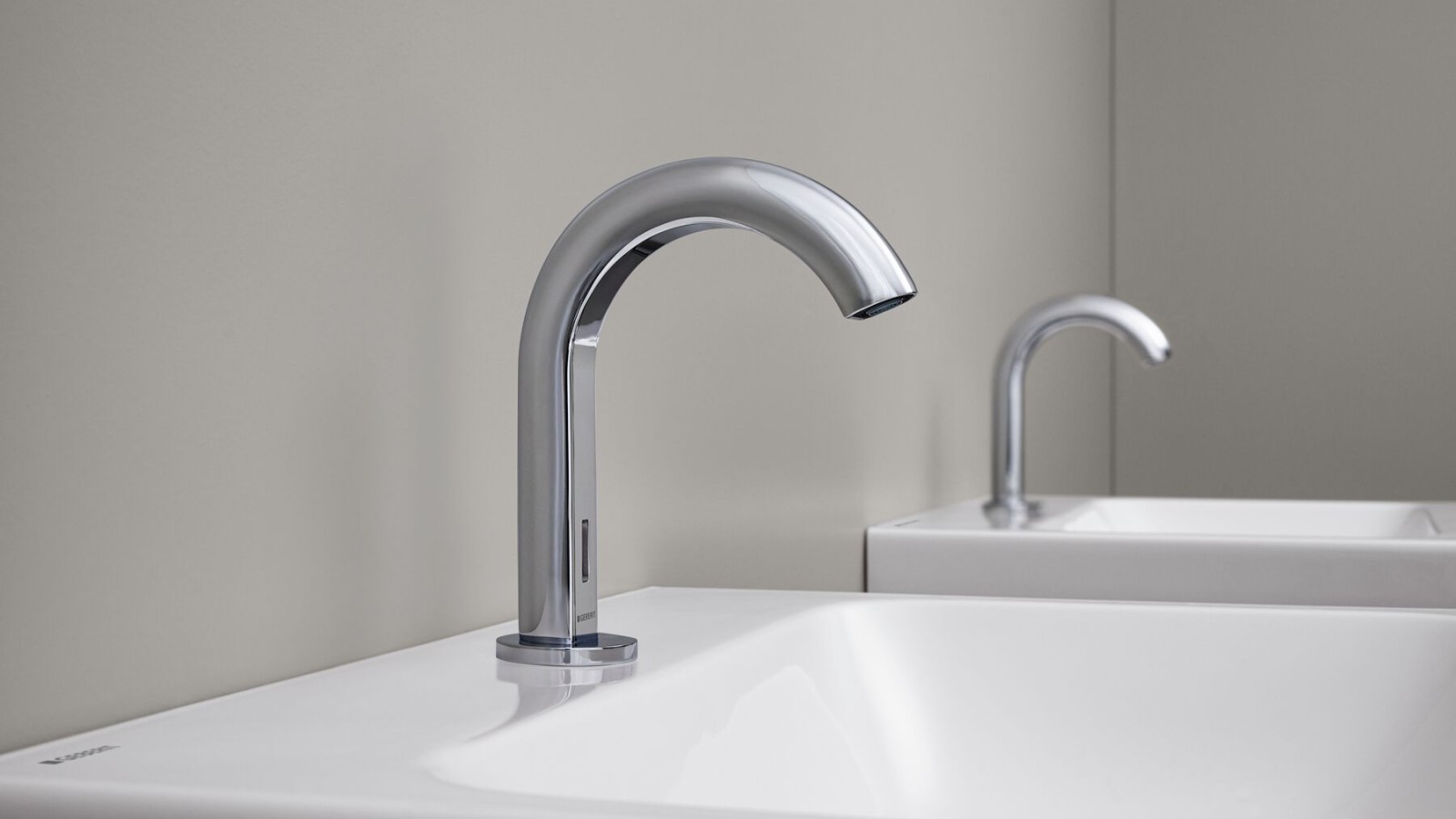Geberit Piave Standarmatur für Waschbecken im runden Design in Chromstahl Geberit Piave Standarmatur für Waschbecken im runden Design in Chromstahl