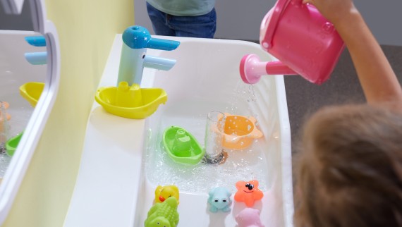 Geberit Bambini Spiel- und Waschlandschaft mit staubarem Becken