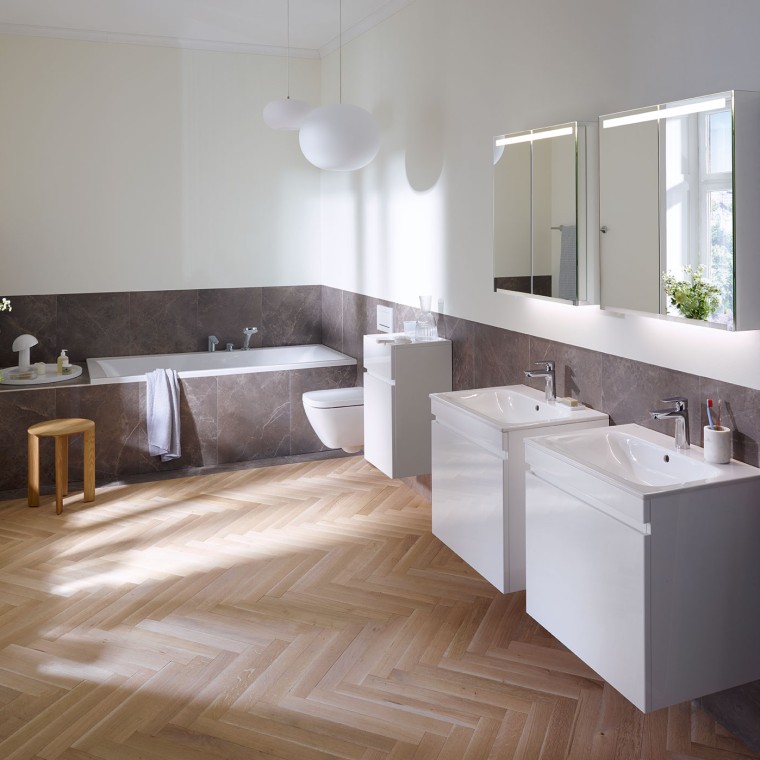Bad mit Produkten aus Badserie Geberit Renova Bad mit Produkten aus Badserie Geberit Renova