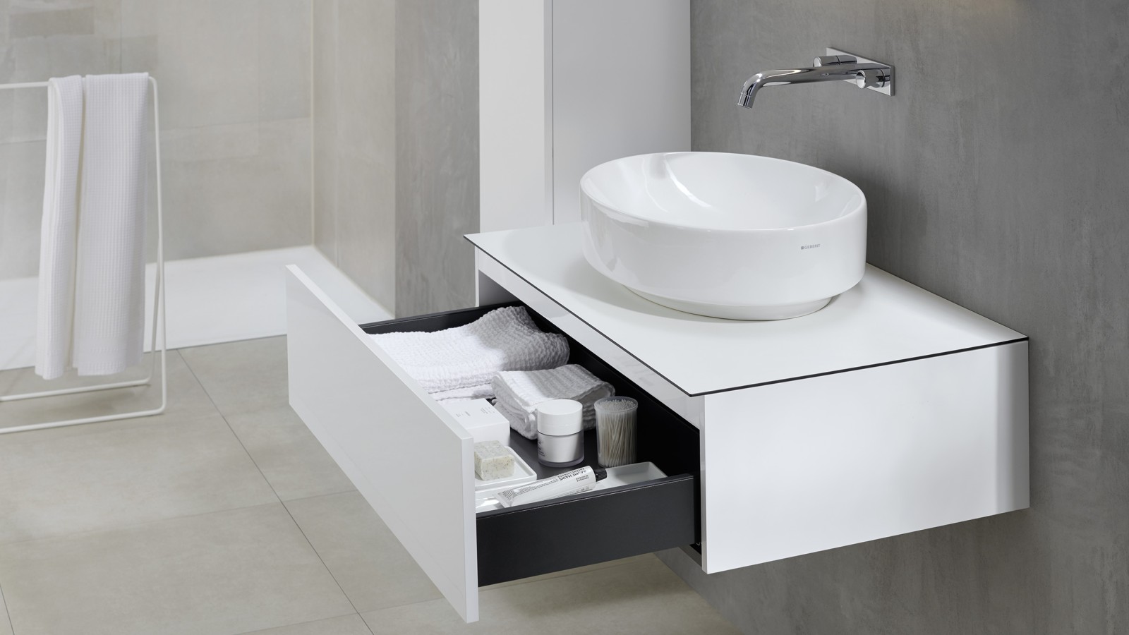 Geberit VariForm runder Aufsatzwaschtisch mit Waschtischunterschrank (© Geberit) Geberit VariForm runder Aufsatzwaschtisch mit Waschtischunterschrank (© Geberit)