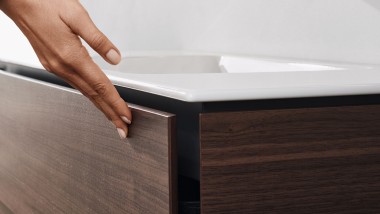 Geberit ONE Waschtischunterschrank mit Push-to-open Mechanismus