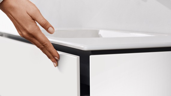 Geberit ONE Waschtischunterschrank mit Push-to-open Mechanismus