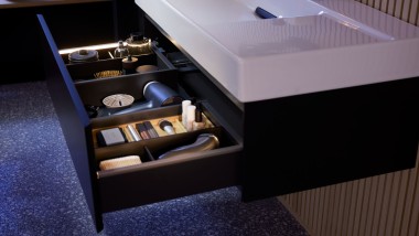Geberit ONE offene Schublade mit Lichtleisten Geberit ONE offene Schublade mit Lichtleisten