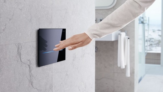 Berührungslose oder automatische WC-Spülung mit der Geberit Sigma80 Drückerplatte, eckig Berührungslose oder automatische WC-Spülung mit der Geberit Sigma80 Drückerplatte, eckig