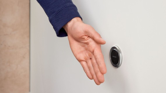 Berührungslose Geberit Typ10 Fernbetätigung, rund, mit Hand Berührungslose Geberit Typ10 Fernbetätigung, rund, mit Hand