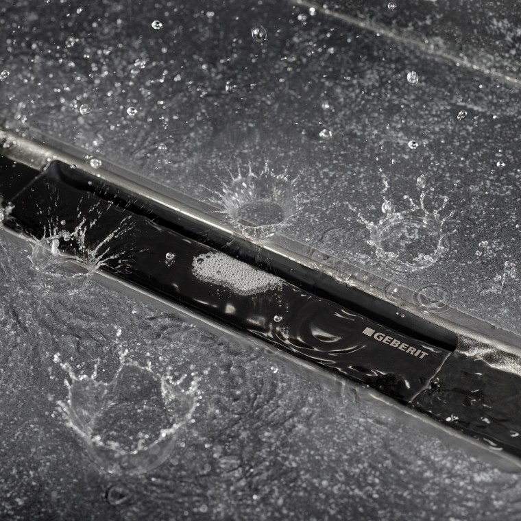 Duschrinne Geberit CleanLine80 in Schwarz Chrom (© Geberit) Duschrinne Geberit CleanLine80 in Schwarz Chrom (© Geberit)