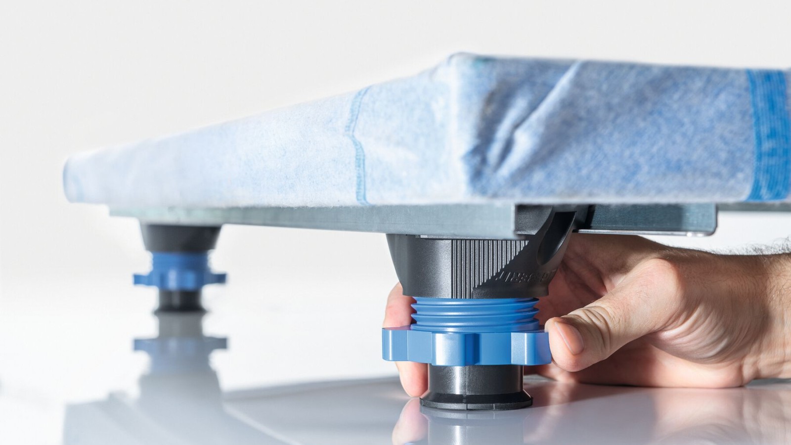 Werkzeuglos montierbares Fussset Werkzeuglos montierbares Fussset