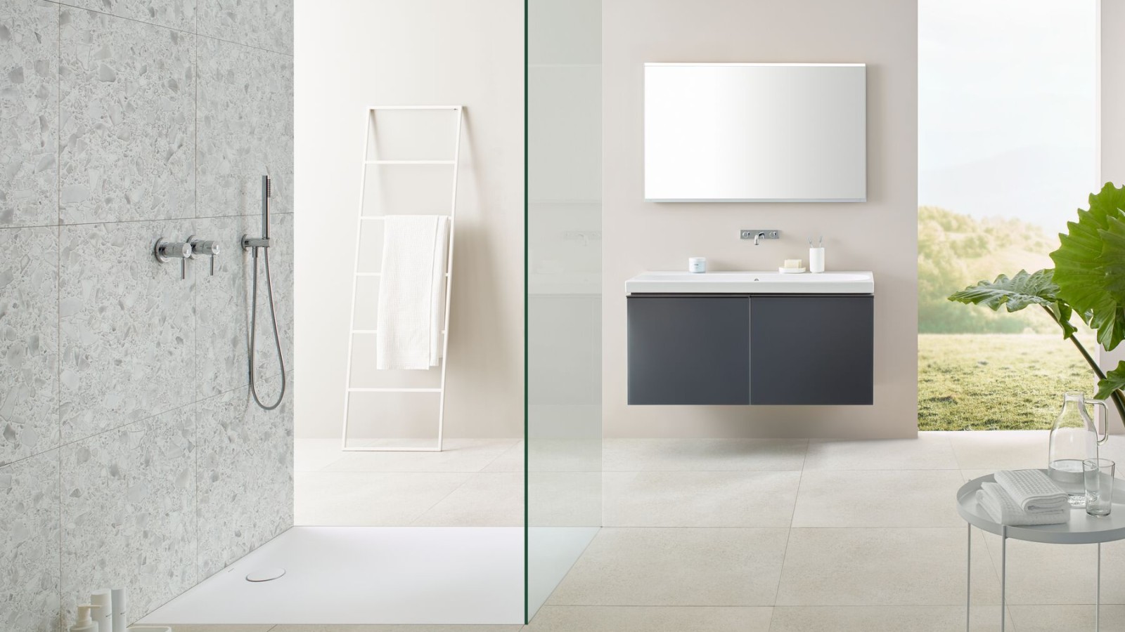 Geberit ONE und Duschfläche Olona mit Wandablauf Geberit ONE und Duschfläche Olona mit Wandablauf