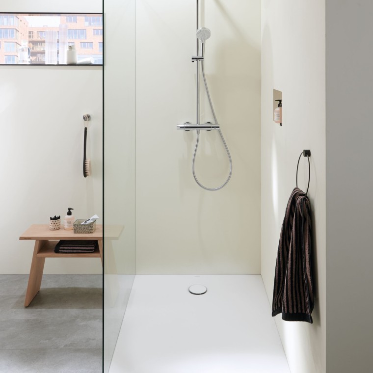 Bodenebene Dusche Geberit Olona mit Glastrennwand Bodenebene Dusche Geberit Olona mit Glastrennwand
