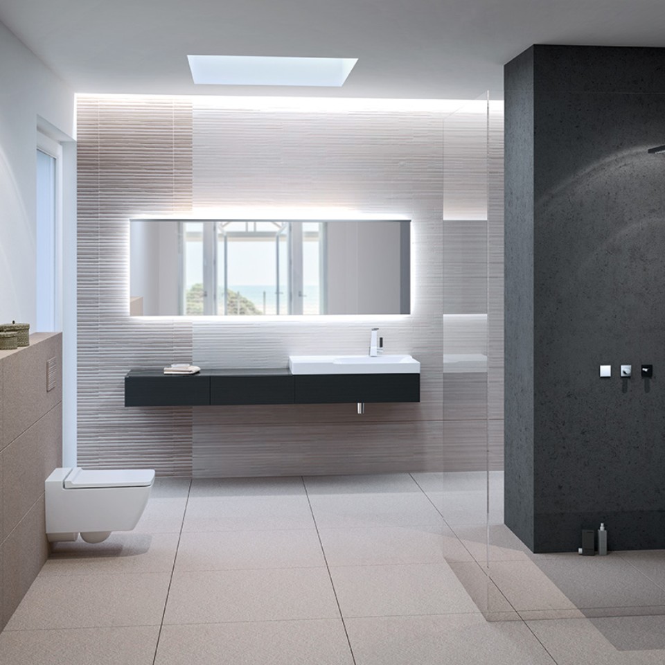 Badezimmer mit Geberit Xeno2 WC spülrandlos, Betätigungsplatte Sigma70 und Waschtisch