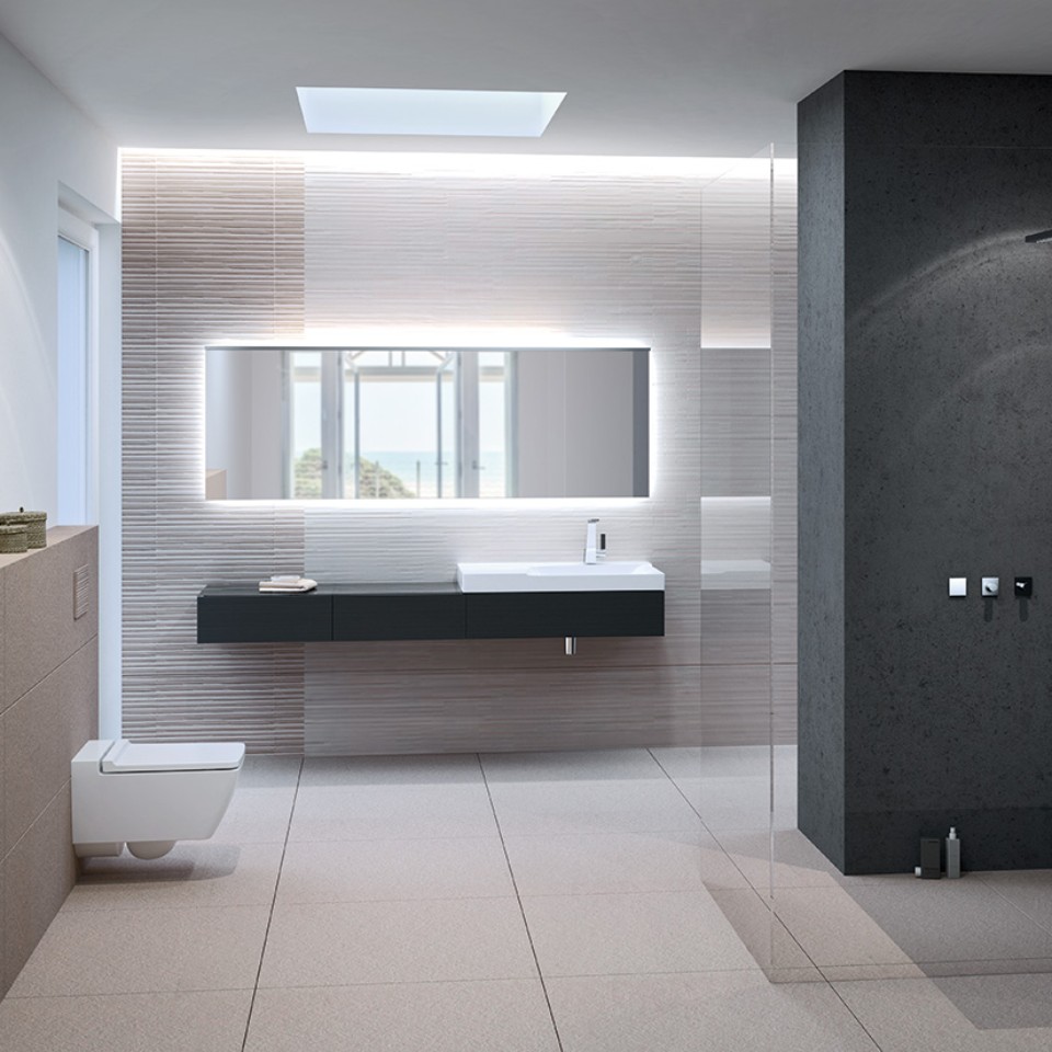 Badezimmer mit Geberit Xeno2 WC spülrandlos, Betätigungsplatte Sigma70 und Waschtisch Badezimmer mit Geberit Xeno2 WC spülrandlos, Betätigungsplatte Sigma70 und Waschtisch