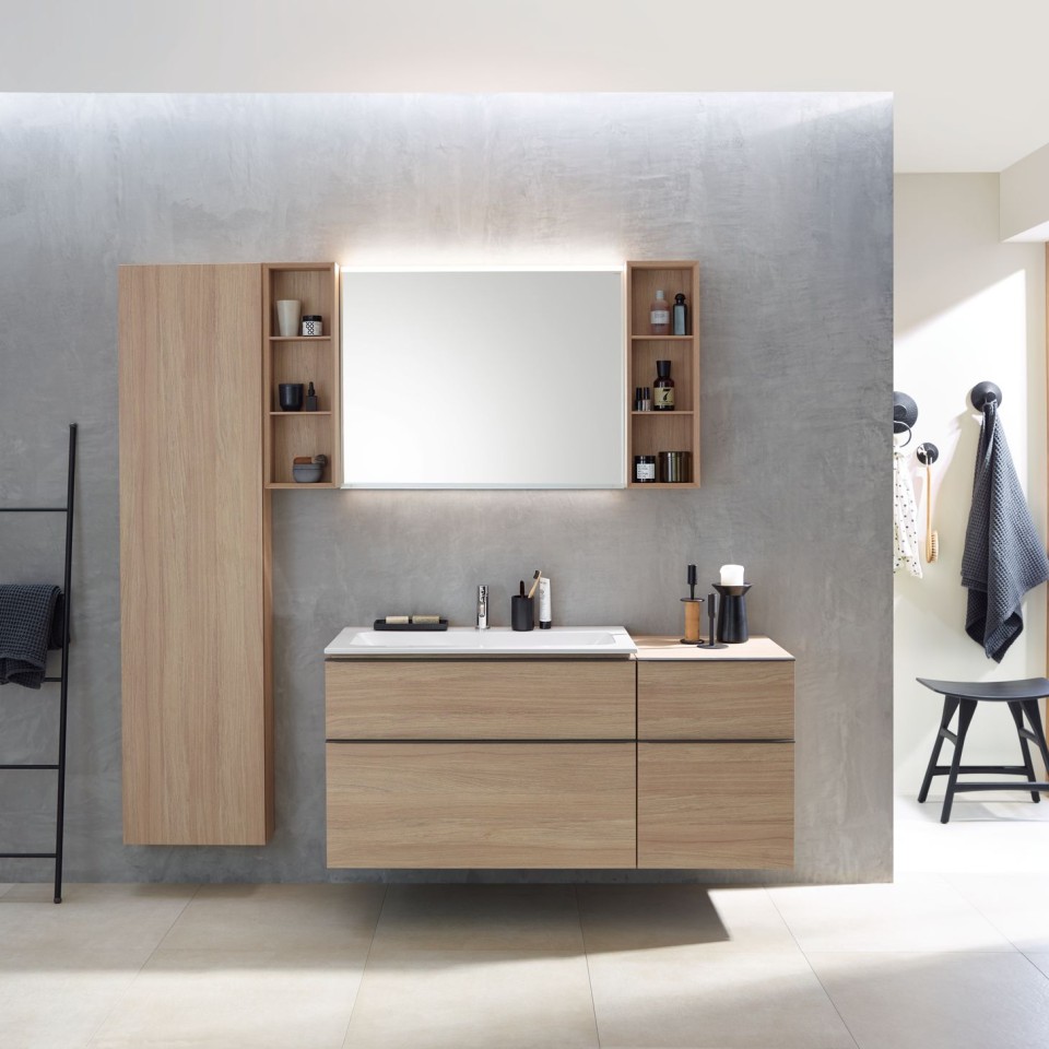 Geberit iCon Badezimmer mit WC, Bidet, Waschtisch und Badmöbeln Geberit iCon Badezimmer mit WC, Bidet, Waschtisch und Badmöbeln