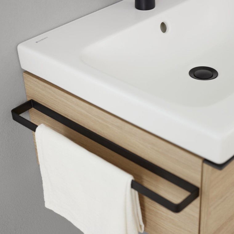 Geberit iCon Waschtischunterschrank mit Handtuchhalter in Schwarz matt (© Geberit) Geberit iCon Waschtischunterschrank mit Handtuchhalter in Schwarz matt (© Geberit)
