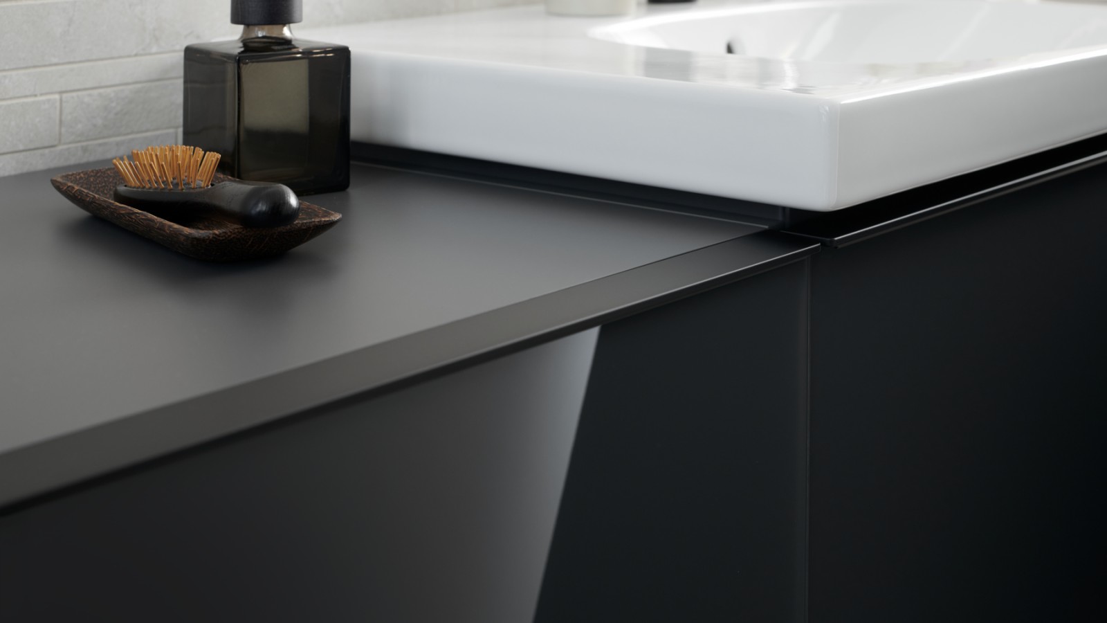 Geberit Acanto Waschplatz in Glas Lava Geberit Acanto Waschplatz in Glas Lava