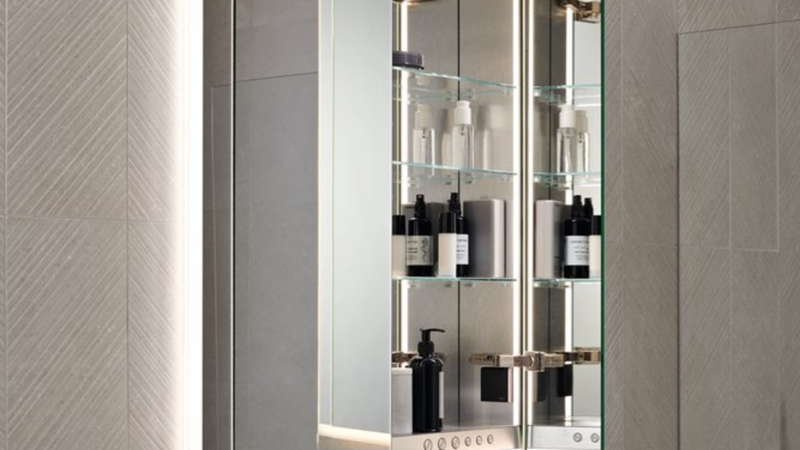 Geberit ONE Spiegelschrank in die Wand integriert Geberit ONE Spiegelschrank in die Wand integriert