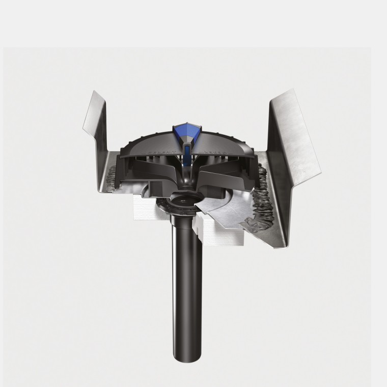 Installation des Unterdruckentwässerungssystems Geberit Pluvia auf einem Dach mit Rinne aus Stahl Installation des Unterdruckentwässerungssystems Geberit Pluvia auf einem Dach mit Rinne aus Stahl