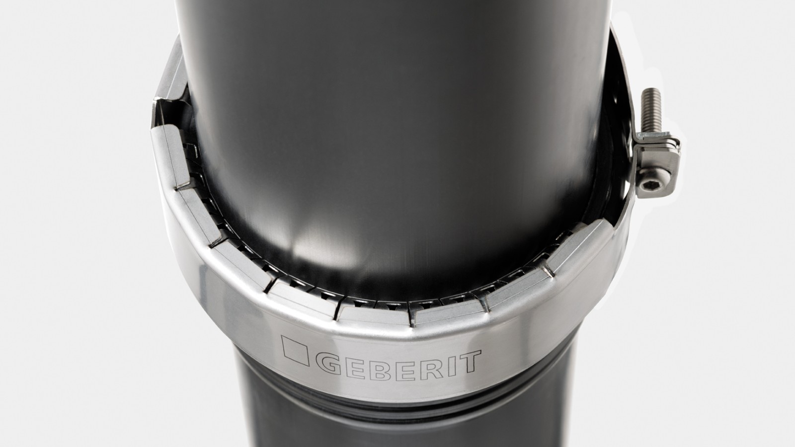 Geberit Haltekralle macht Silent-PP fit für Dachentwässerung Geberit Haltekralle macht Silent-PP fit für Dachentwässerung