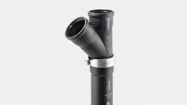 Geberit Silent-Pro mit Geberit Haltekralle eignet sich für die Dachentwässerung