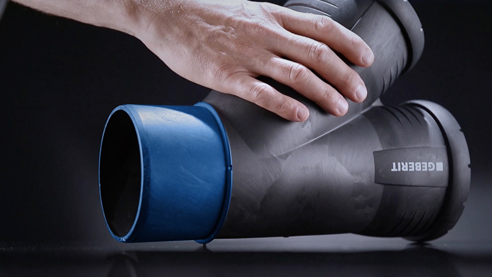 Bei Geberit Silent-Pro schützt der herausstehende Anschlagring die Dichtfläche vor Kratzern