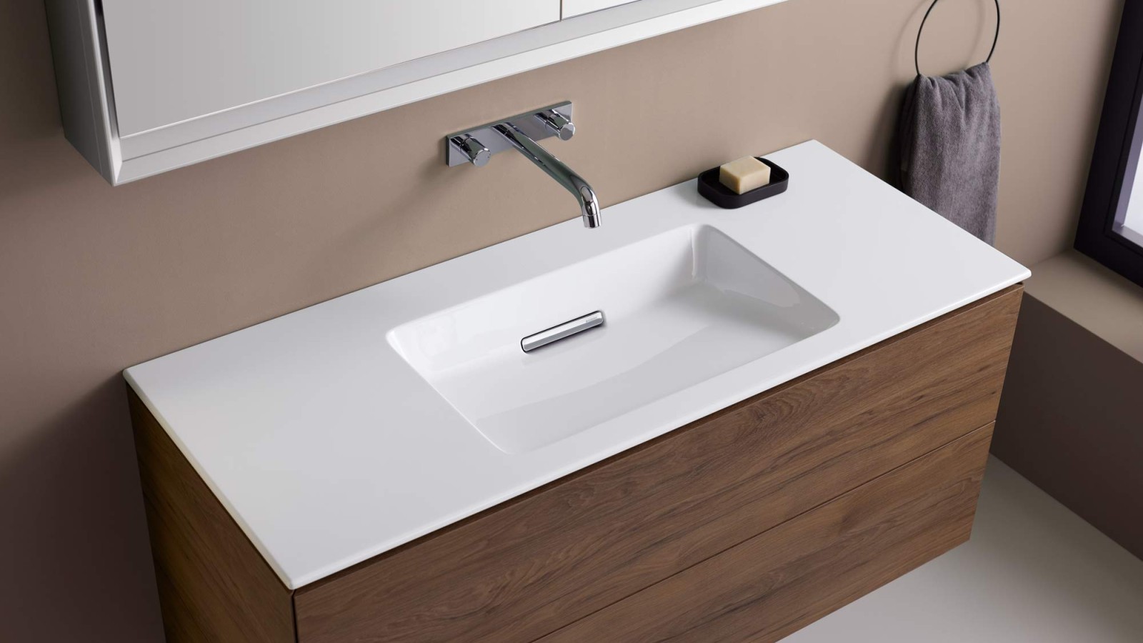 Geberit ONE Waschtisch mit slim-rim Waschbecken und Unterschrank in Nussbraun Geberit ONE Waschtisch mit slim-rim Waschbecken und Unterschrank in Nussbraun