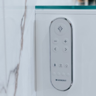Die Fernbedienung für das Dusch-WC Geberit AquaClean Die Fernbedienung für das Dusch-WC Geberit AquaClean