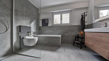 Totale des renovierten Badezimmers Totale des renovierten Badezimmers