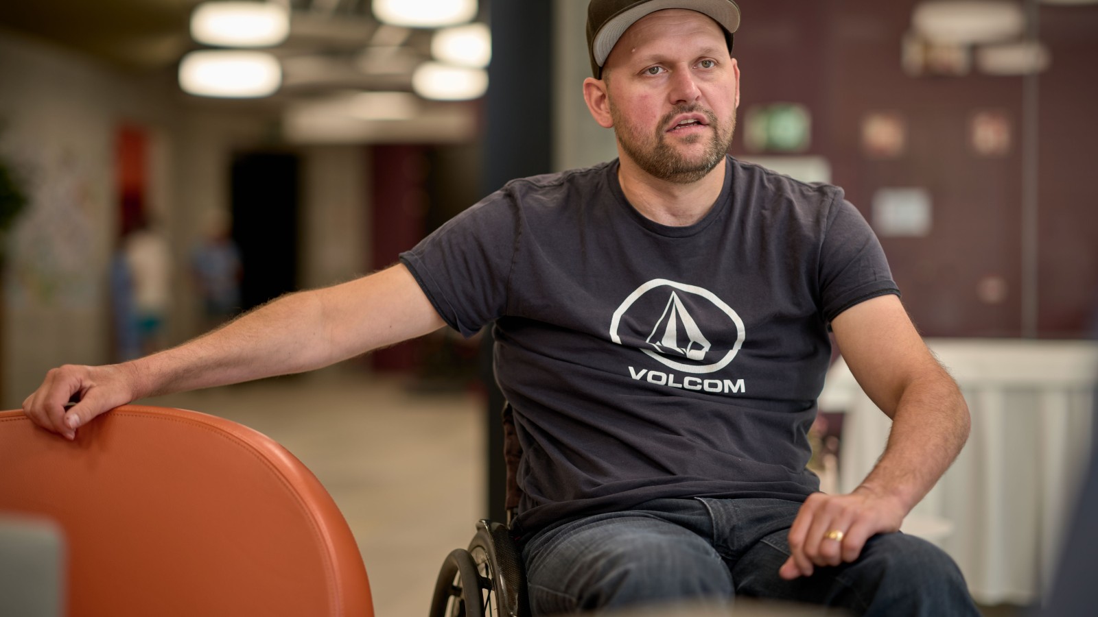 Im Gespräch mit Peter Roos im Schweizer Paraplegiker-Zentrum in Nottwil (© Ben Huggler) Im Gespräch mit Peter Roos im Schweizer Paraplegiker-Zentrum in Nottwil (© Ben Huggler)