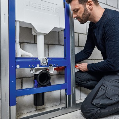Montage der Geberit Power & Connect Box Montage der Geberit Power & Connect Box