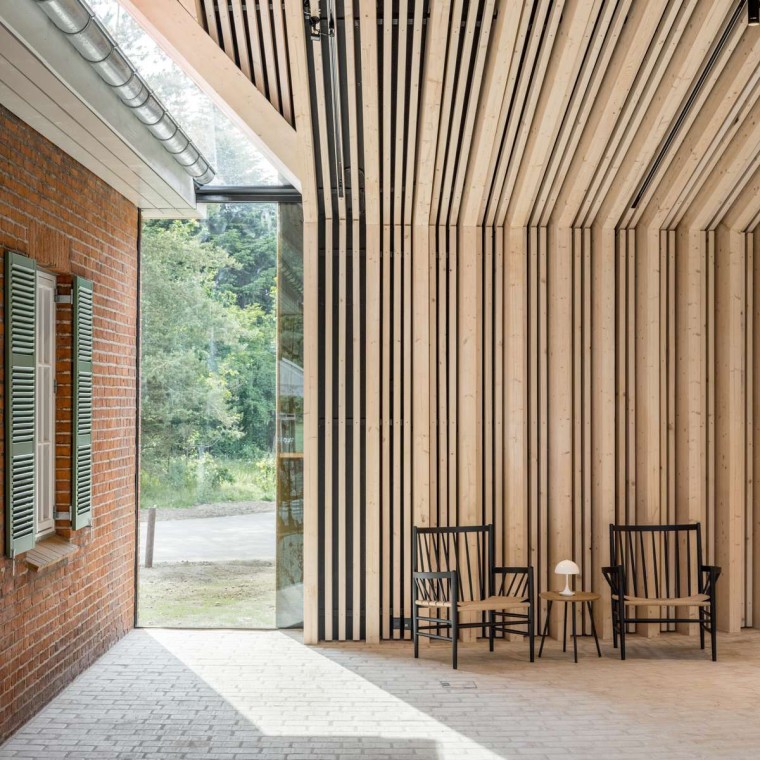 Erinnern, um nicht zu vergessen: Flugt greift Flüchtlingsgeschichte der letzten hundert Jahre auf (© R_Hjortshoj) Erinnern, um nicht zu vergessen: Flugt greift Flüchtlingsgeschichte der letzten hundert Jahre auf (© R_Hjortshoj)