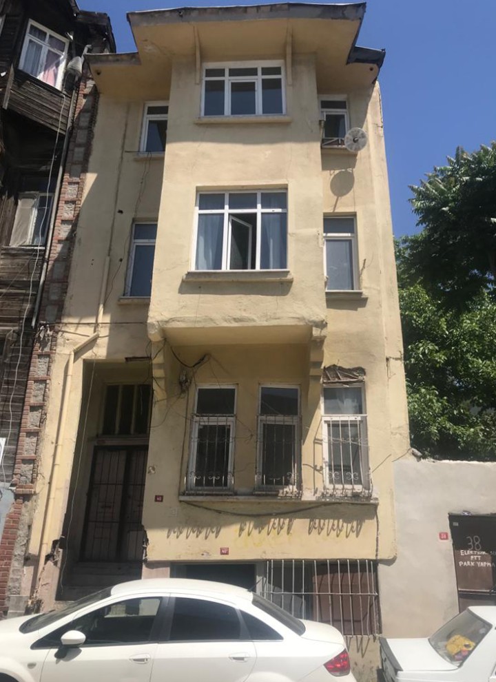 Vorher – nachher: Das Gebäude im Zustand vor dem Umbau (© Hotel Turkish House) Vorher – nachher: Das Gebäude im Zustand vor dem Umbau (© Hotel Turkish House)