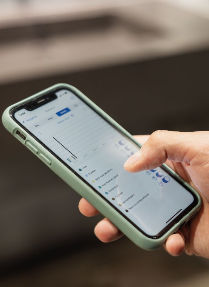 Auslesen der Nutzungsdaten in der Geberit Control App am Gerät oder zentral am Geberit Gateway Auslesen der Nutzungsdaten in der Geberit Control App am Gerät oder zentral am Geberit Gateway