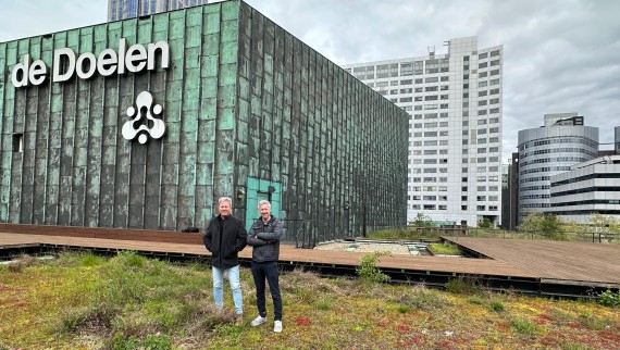 Die beiden Architekten Dave Hoffers (rechts) und Carlo Bes auf dem De Doelen Die beiden Architekten Dave Hoffers (rechts) und Carlo Bes auf dem De Doelen
