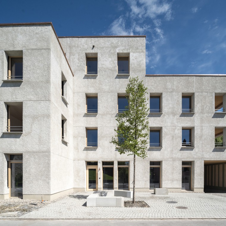 Selbstentwickelte Materialien wie der Hanfbeton Cancret kommen in der Überbauung in Widnau zum Einsatz. (© Openly / Jens Ellensohn)