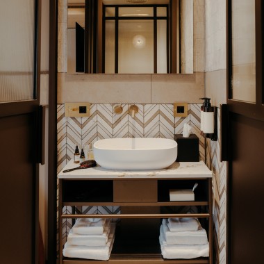 Die Badezimmer sind mit Dusch-WCs der Premium-Linie AquaClean Mera ausgestattet (© Nina Slagmolen) Die Badezimmer sind mit Dusch-WCs der Premium-Linie AquaClean Mera ausgestattet (© Nina Slagmolen)
