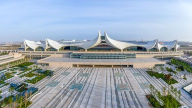 Das Dach des chinesischen Bahnhofs Hongdao wird mit Geberit Pluvia entwässert